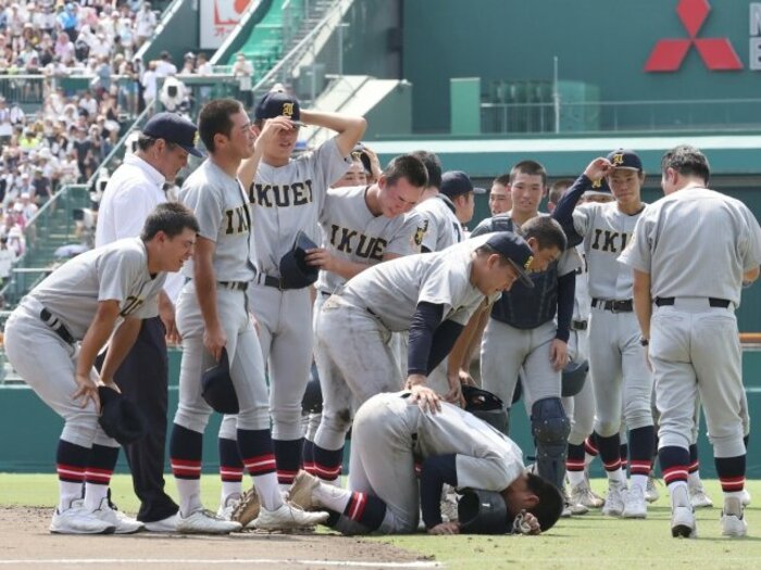 仙台育英の誤算“たった1つの想定外”「80球以降に制球が乱れる」沖縄尚学エース・末吉良丞の衝撃…須江航監督に密着記者は“甲子園名試合”をこう見た＜Number Web＞ photograph by JIJI PRESS