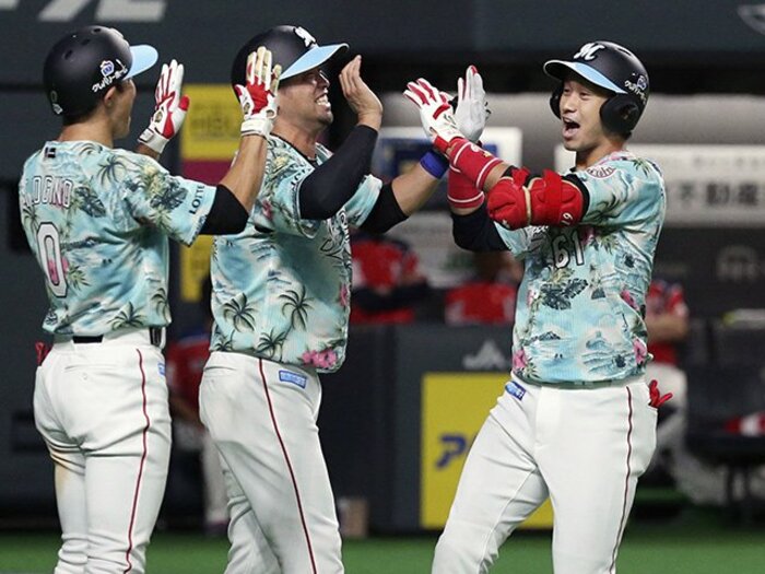 戦力外、独立リーグも経験した26歳。ロッテ三家に響いた堀コーチの言葉。<Number Web> photograph by Kyodo News