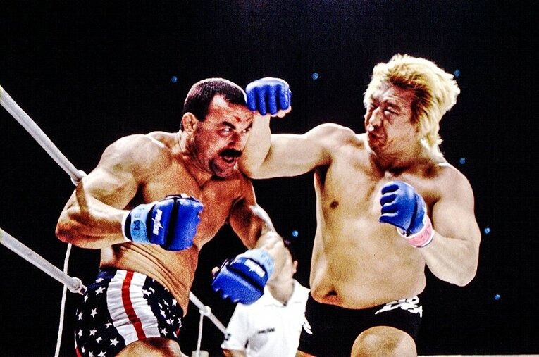 2002年6月23日、『PRIDE.21』で繰り広げられたドン・フライと高山善廣の壮絶な殴り合い。現在もMMA史上に残る名勝負として記憶されている ／ photograph by Susumu Nagao