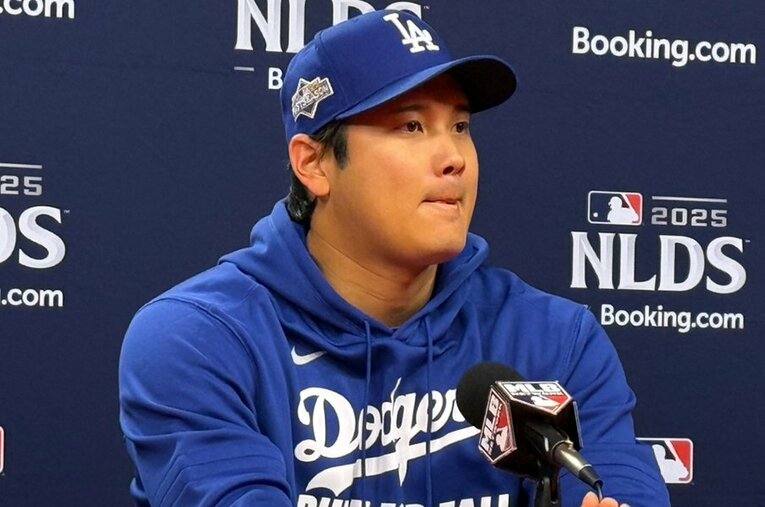 大谷翔平は地区シリーズ前、敵地フィラデルフィアの名物チーズステーキについてユーモアを交えて話した ／ photograph by Naoyuki Yanagihara