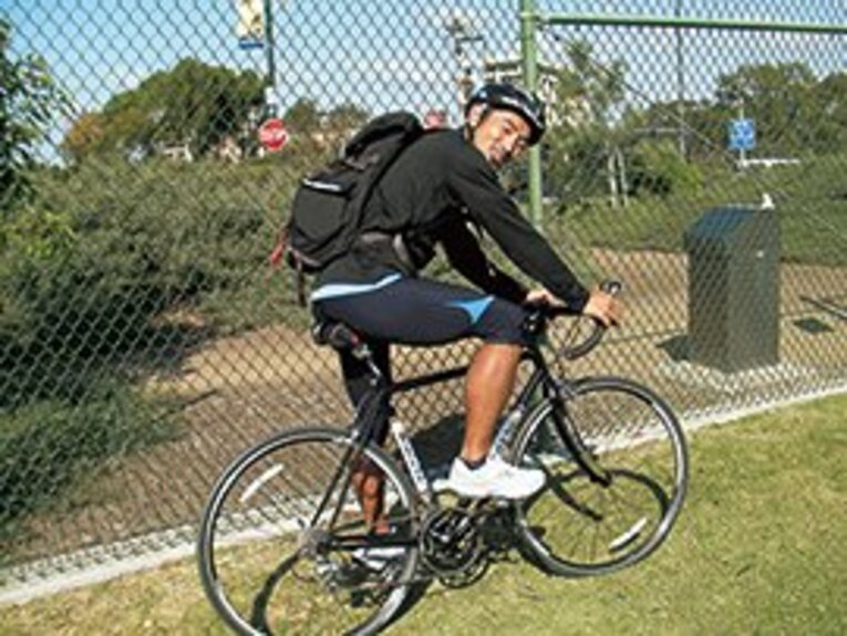 最初に買った一台。
サンディエゴで最初に買ったロードバイクはビアンキ。でもダウンタウンでちょっと停めた隙に盗まれてしまいました。ショック……。