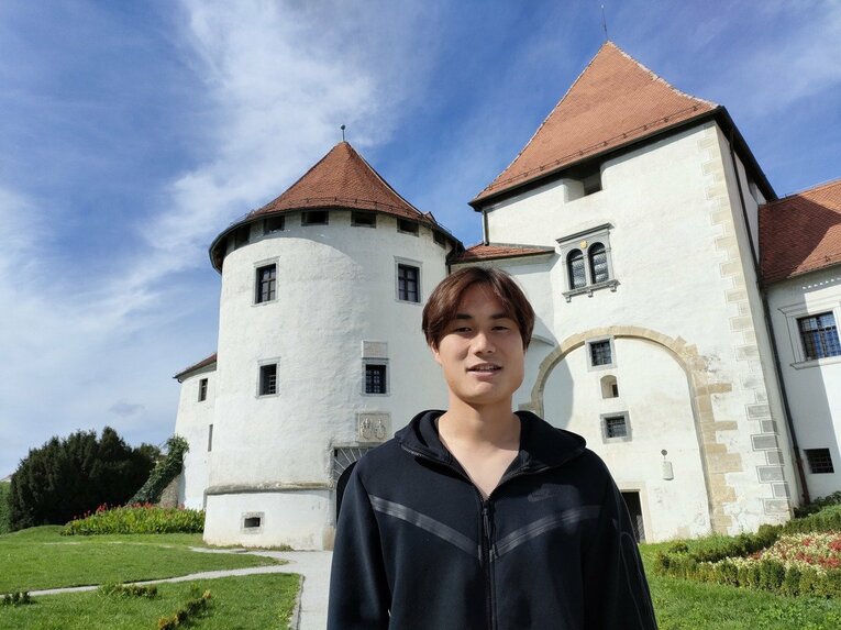 バラジディン城を前にして　©Yasuyuki Nagatsuka