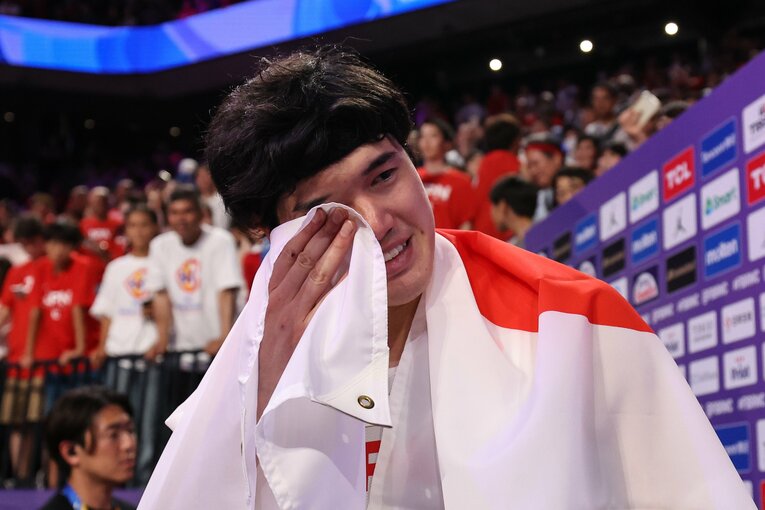 五輪出場を決めて号泣する渡邊雄太　©Getty Images