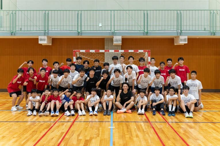 東大寺学園中学・高校のハンドボール部員たち。いずれも県下では強豪として知られる　©Shiro Miyake