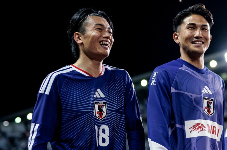 ウルグアイ戦後、笑顔の上田綺世と渡辺剛。彼らの言葉と振る舞いから、サッカー日本代表の新フェーズを少しずつ感じ取ることができる ／ photograph by Kiichi Matsumoto