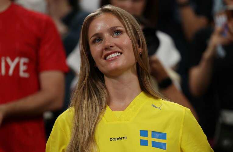 フィンランドの人気モデルでもあるデュプランティスの婚約者デシレさん　©AFLO