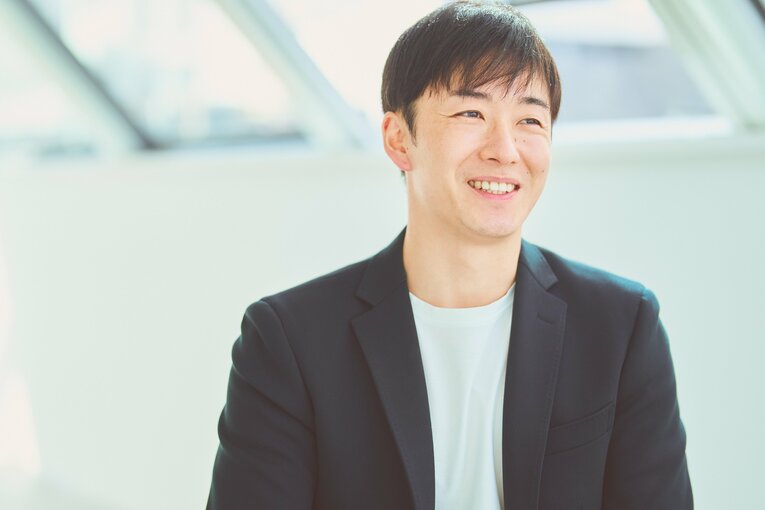 インタビューでは終始、笑顔でリラックスした様子だった斎藤さん。趣味であるカメラなどの話でも盛り上がった　©︎Taichi Chiba