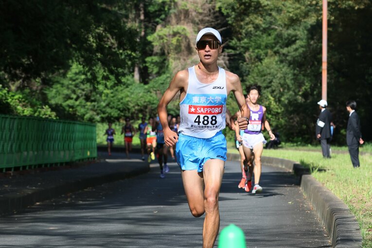 今回の予選会では日本人先頭集団を引っ張るなど、序盤から積極的な走りを見せた秋吉　©Yuki Suenaga