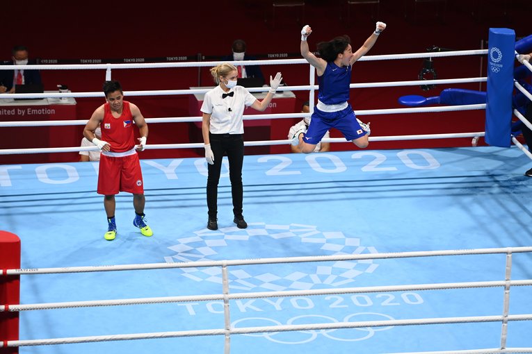 2021年東京五輪。金メダルの瞬間、カエルのように飛び跳ねて喜びを表現する入江聖奈　©︎Naoya Sanuki/JMPA