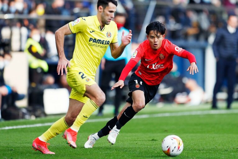 久保建英がエメリ戦術にハメられた？ “代表前の古巣ビジャレアル戦”撮影カメラマンが見た苦闘の要因〈少年ファンはユニをおねだり〉(15)