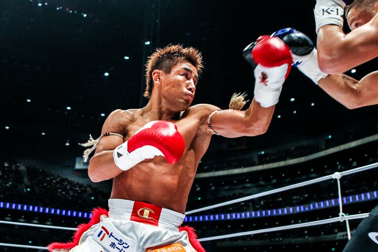 魔娑斗はアンディ・サワーとの引退試合に臨んだ