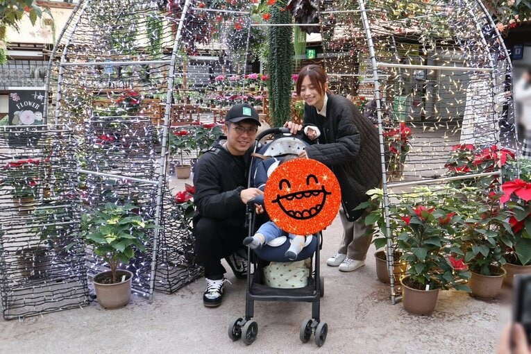 仲睦まじい若月家の３ショット（本人提供）