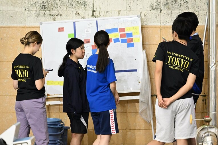 東大水泳部の練習風景　©Keiji Ishikawa