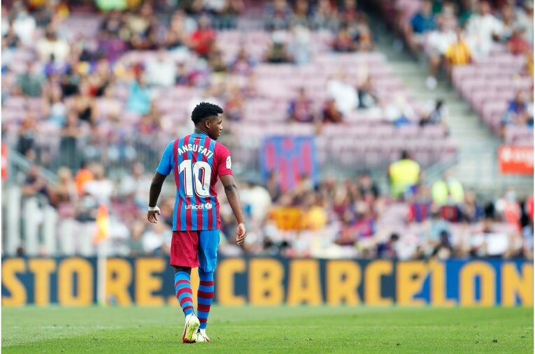 「PSGメッシ」の初得点と“FKの壁で寝転び”、ネイマールとの友情を撮った… 18歳のバルサ新10番ファティも復活〈激写〉(17)