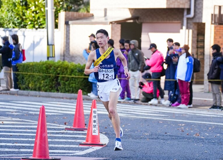 全国高校駅伝のエース区間1区で日本人最高記録を更新した八千代松陰高（千葉）の鈴木　©Satoshi Wada