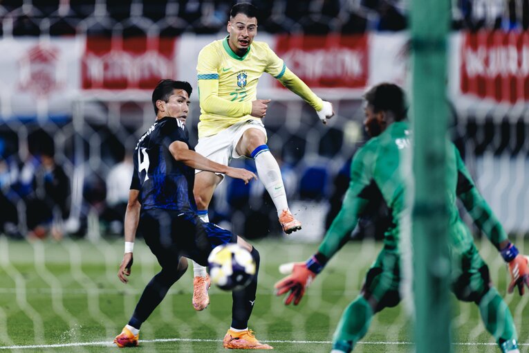 マルティネッリに浴びた2点目のゴール　©Kiichi Matsumoto