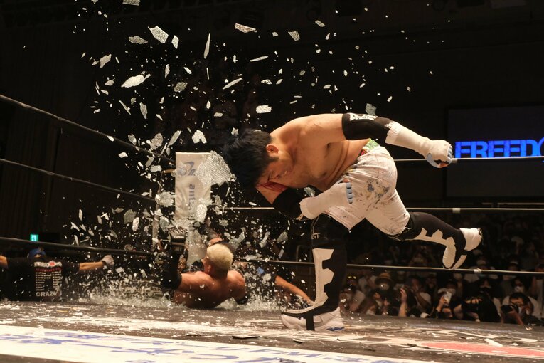 「デスマッチ・イズ・マイライフ」妻の急死を乗り越えた“クレイジー・キッド”竹田誠志の決意「蛍光灯やカミソリで傷つけ…でもそれが生きがい」(14)