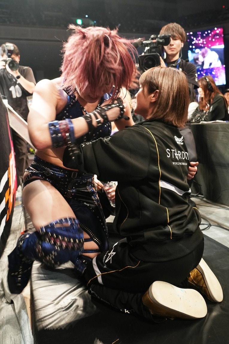 安納サオリもリングを降りて泣き崩れた　©Essei Hara