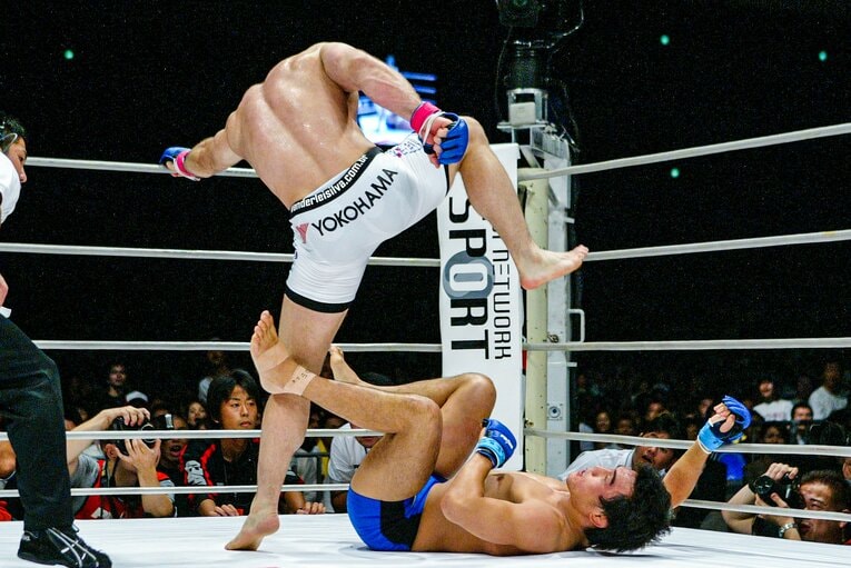 シウバの危険な踏みつけ攻撃（1枚目／全3枚）©Susumu Nagao