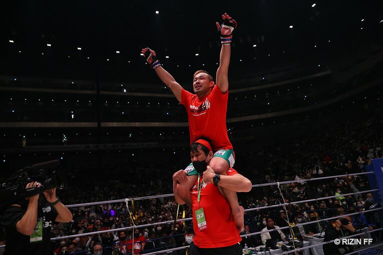 バンタム級ジャパンGP決勝　朝倉海vs扇久保博正　©RIZIN FF