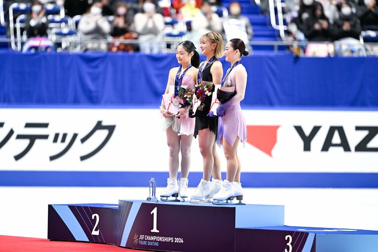 全日本選手権表彰式の坂本花織　©︎Asami Enomoto