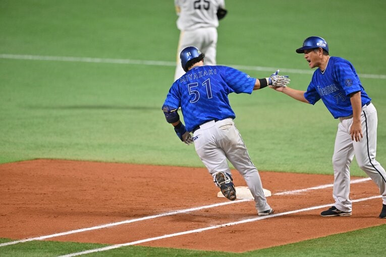 日本シリーズ第4戦、7回に宮崎敏郎の一発が飛び出す　©Hideki Sugiyama