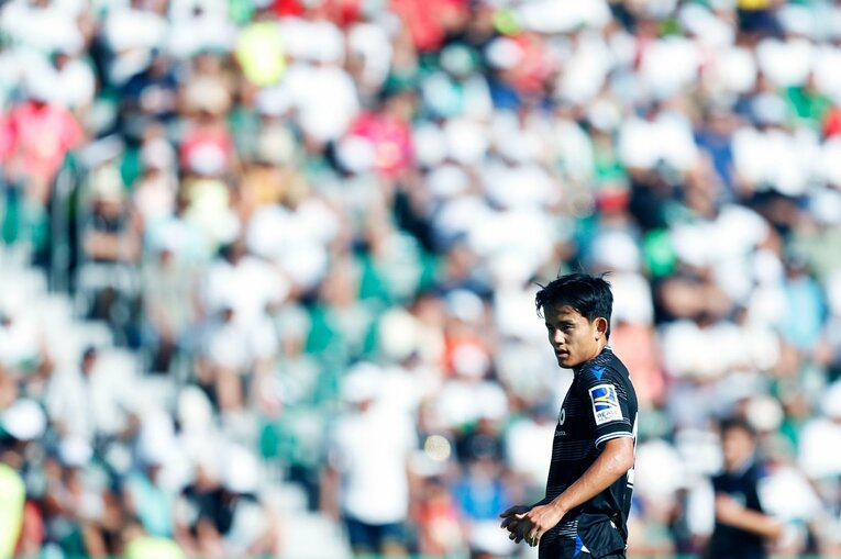 「久保建英が信頼され始めた」証拠かも…ソシエダサポの「Take,Take」に日本人カメラマンが感じた“海外組あるある”とは(30)