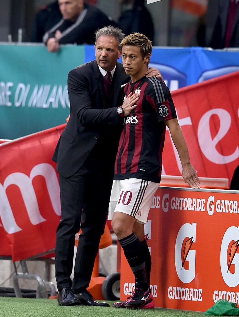 ミラン時代のミハイロビッチ監督と本田　©Getty Images