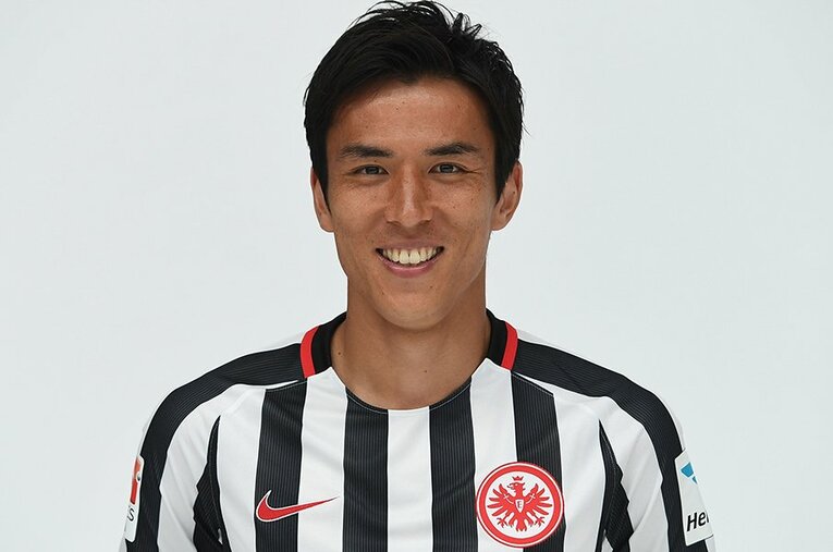 【長谷部誠、ドイツでの足跡】2016-17シーズンを前にした長谷部誠。当時、リベロでの覚醒の時を迎えるとは本人も予想し得なかっただろう　©Jan Huebner-Pool/Getty Images