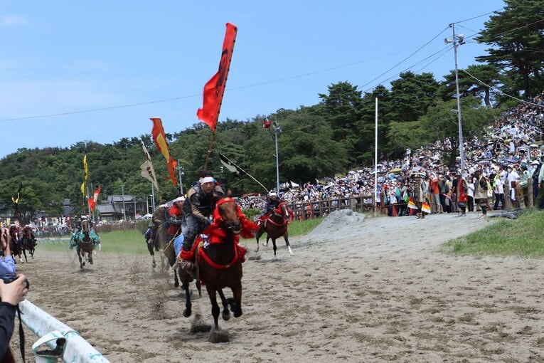 甲冑競馬の様子