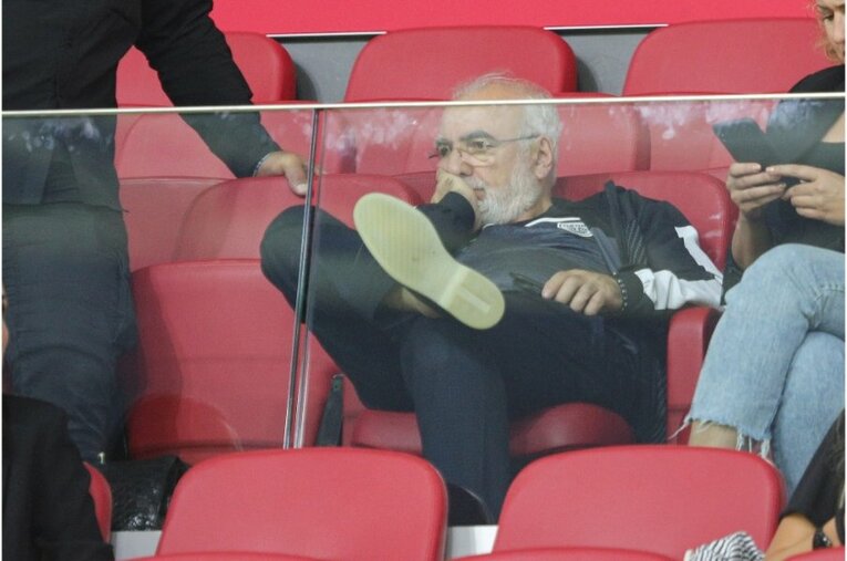 観戦中も怪しげなサビディス会長©Getty Images