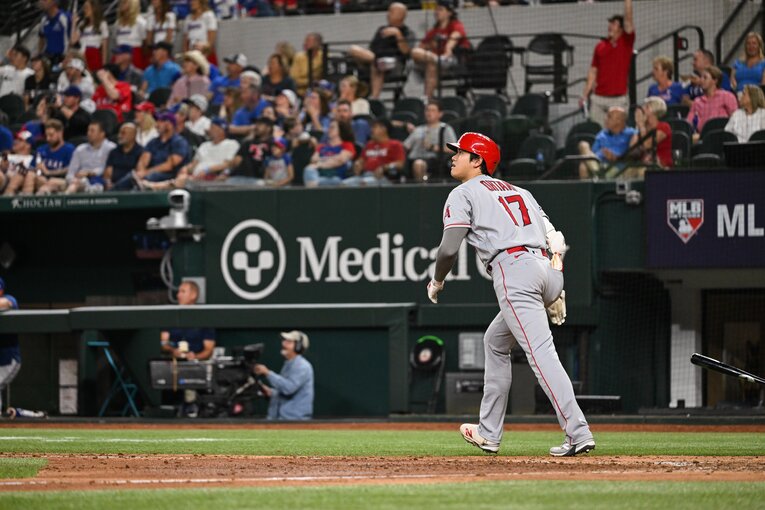 大谷翔平のバットフリップ（4枚目／全4枚）　　©Nanae Suzuki