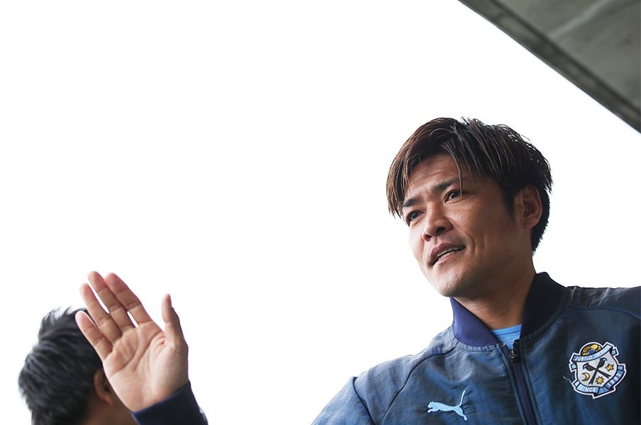 大久保嘉人はまだ終わっていない。今季“0点”でも笑顔でプレーする理由。<Number Web> photograph by J.LEAGUE