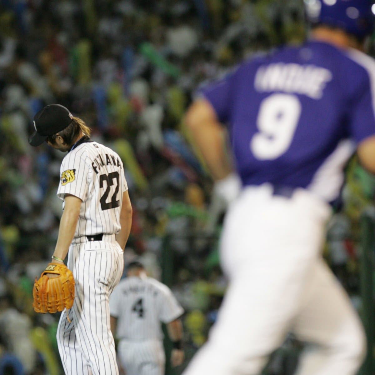 実は現役時代から苦手だった？　９回２死から代打・井上一樹に同点ホームランを浴びた藤川球児　（2006年8月）　©KYODO