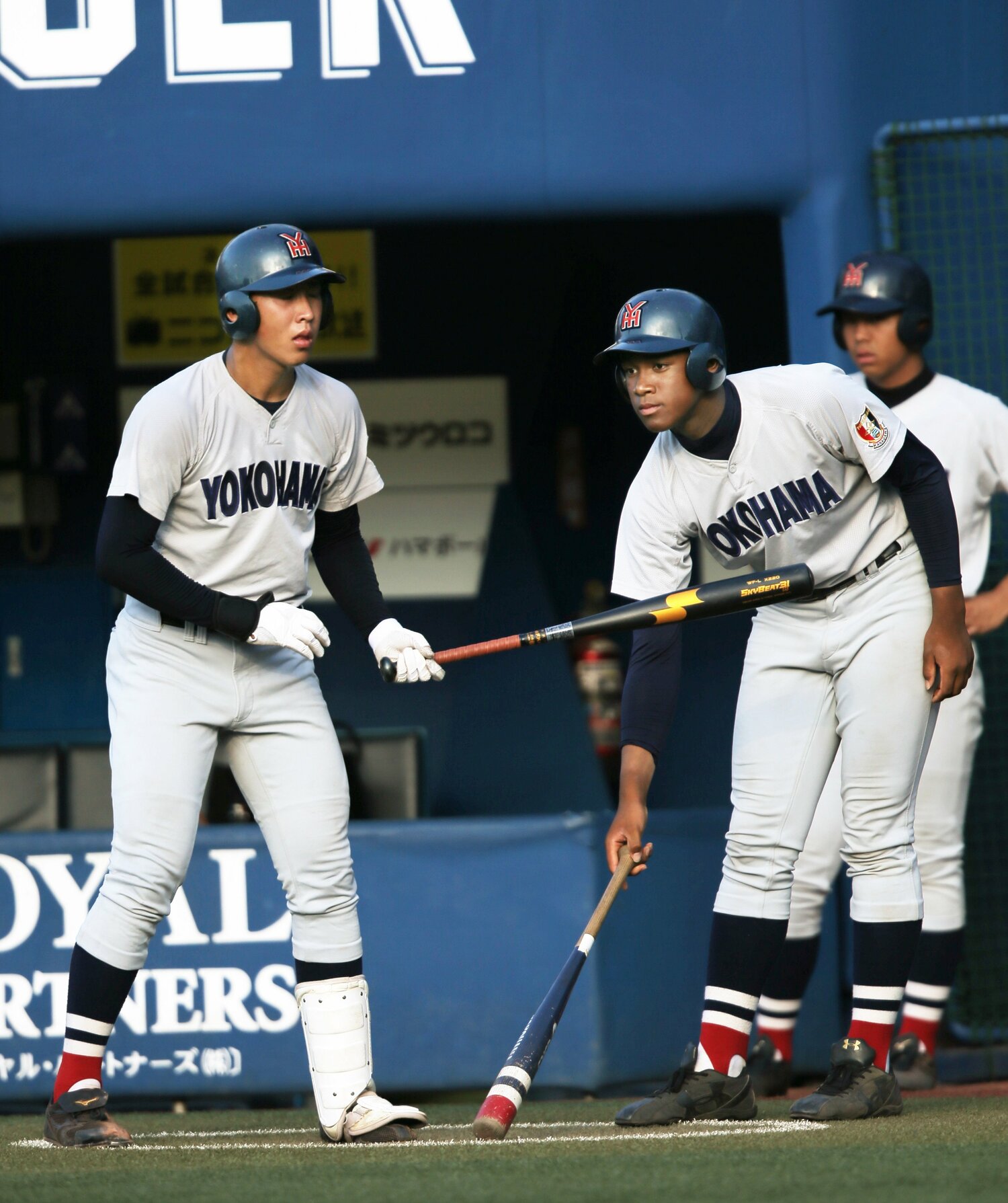 高校時代の万波（右）　©JIJI PRESS