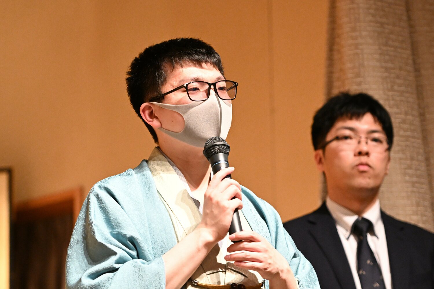 感情が溢れ出てしまいそうな対局後も冷静な様子を見せていた永瀬　©Keiji Ishikawa