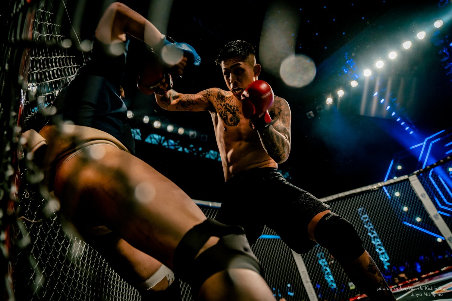 有井を金網際に詰めると… ©BreakingDown