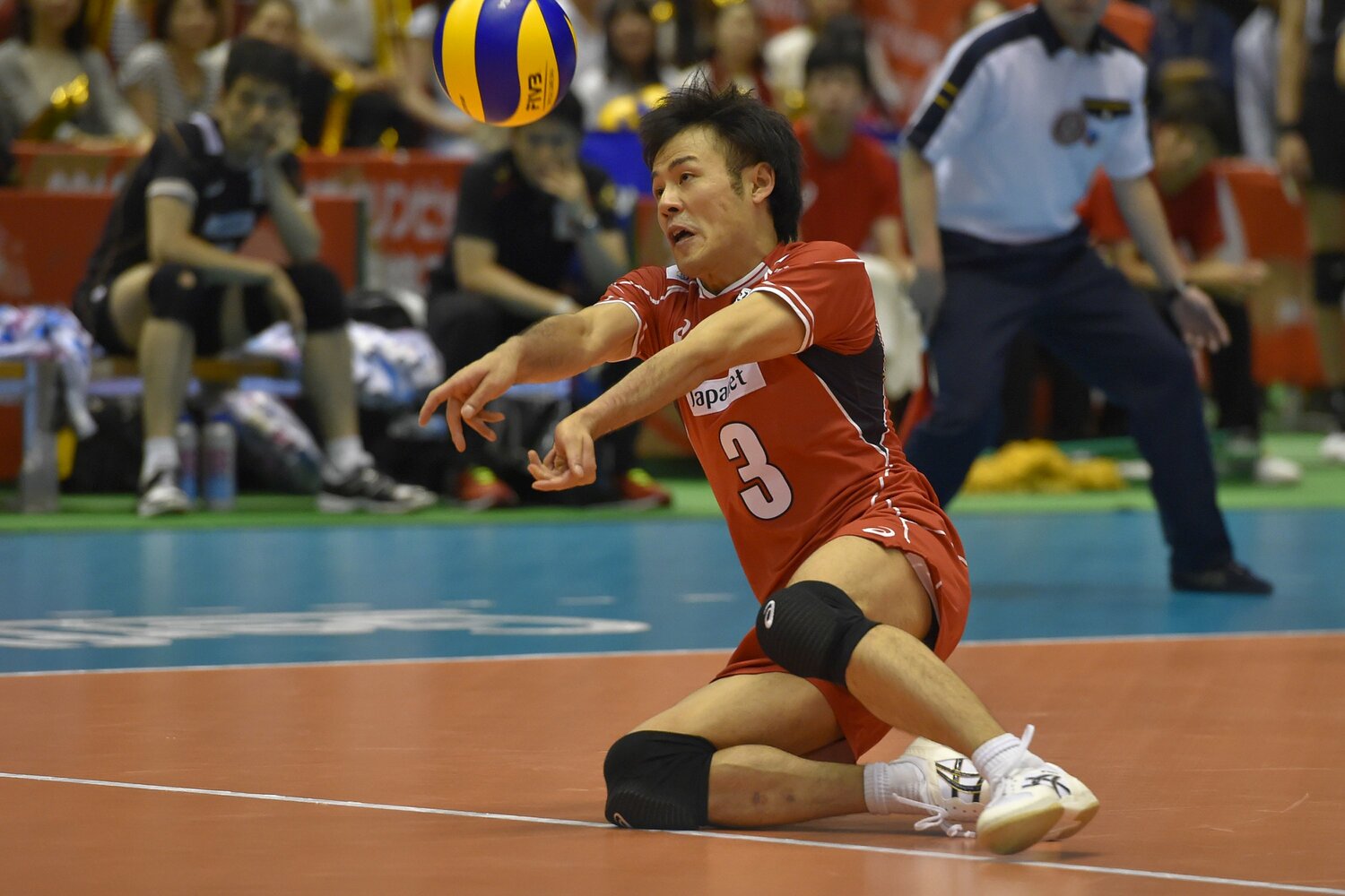 リオ五輪予選で奮闘するリベロ永野健（2016年撮影）　©︎Koki Nagahama/Getty Images