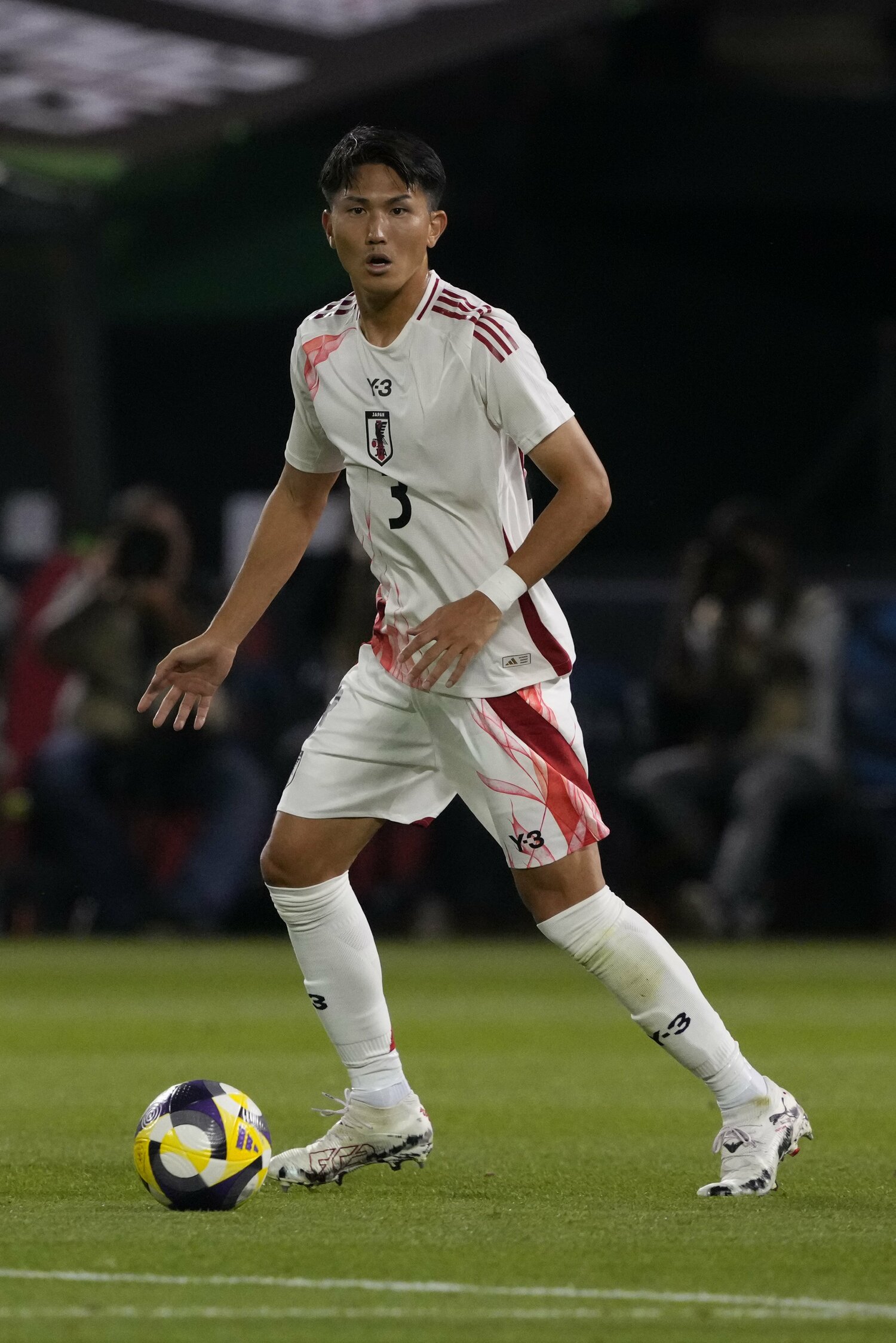 負傷者続出のセンターバックで新たな選択肢となりえる可能性を見せた渡辺　©Getty Images