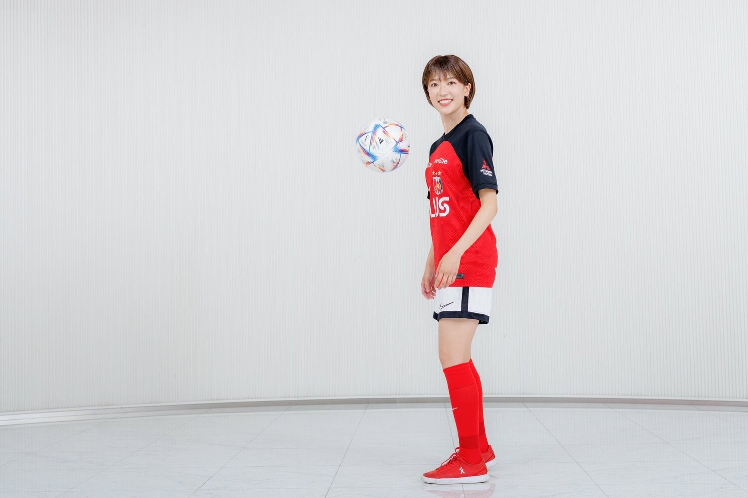 リフティング中、「カメラ目線くださーい」とのリクエストにもこんな感じでカンペキ　©Kiichi Matsumoto