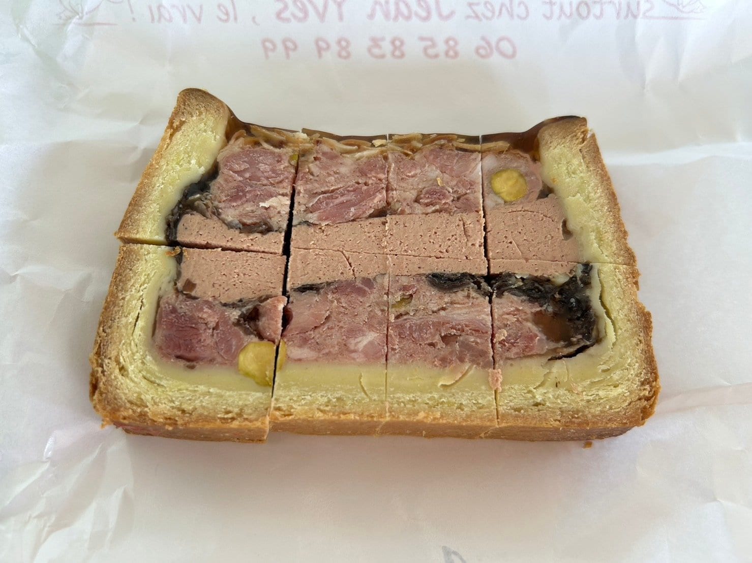 トゥールーズ、マルシェの豚肉屋で買える“絶品パテ（フォアグラ入り）”