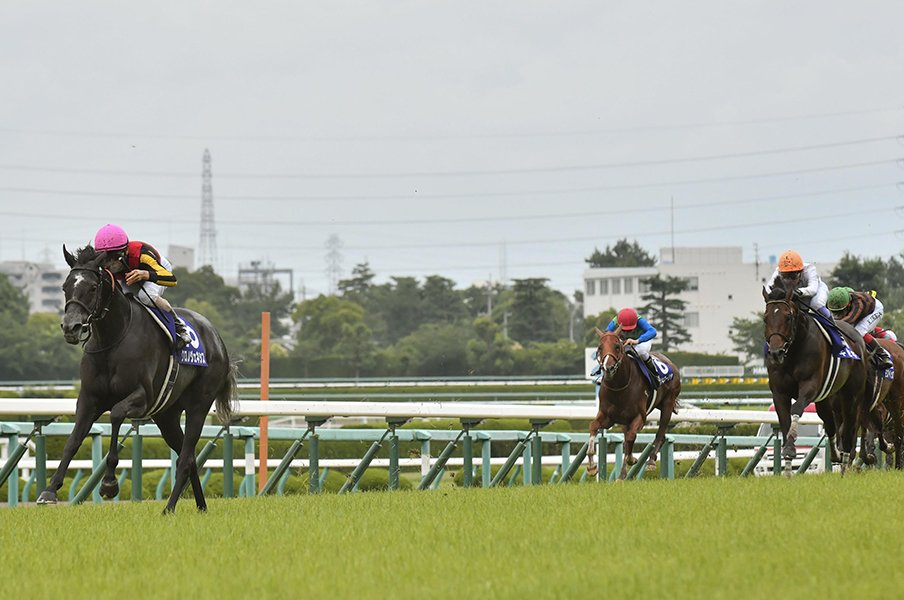 道悪のクロノジェネシスは最強だ。宝塚記念を制し、牝馬の時代を宣言。＜Number Web＞ photograph by Kyodo News