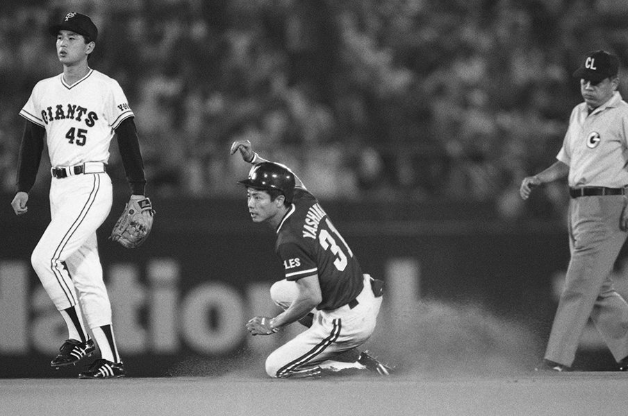 3年連続盗塁王を獲得した頃の屋鋪さん　©JIJI PRESS