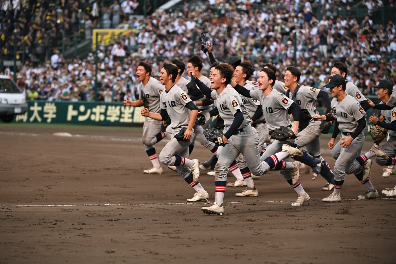 昨夏の慶應高の甲子園優勝は高校野球界で大きな節目となる出来事だった ©Naoya Sanuki