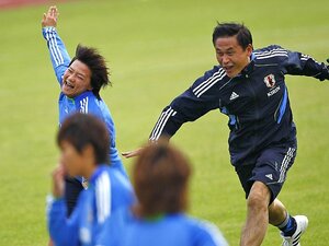 W杯を笑顔で勝ち取った佐々木監督。“なでしこマネジメント”5つの法則。