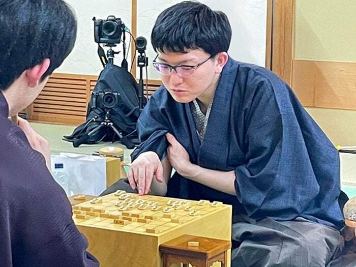 「将棋の才能がないとは…藤井聡太さんや羽生善治先生と比べてなんです」永瀬拓矢がホンネで語った「藤井さんを上回る」ための試行錯誤＜Number Web＞ photograph by Shintaro Okawa