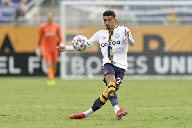 後ろからチームを創るベニテスの下で、成長著しいゴッドフリーらが信頼を勝ち取りそうだ©Getty Images