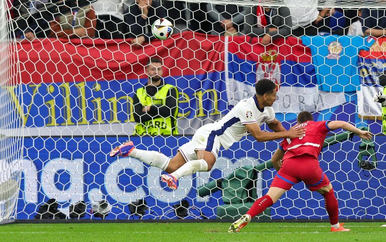 相手マーカーをもろともしないベリンガムのゴール　©Getty Images