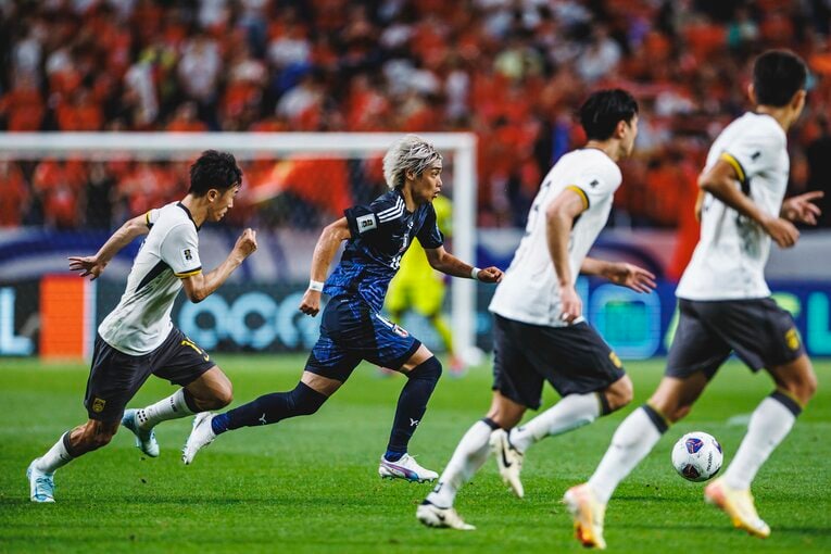 伊東純也の高速ドリブル（8枚目／全9枚）©Kiichi Matsumoto