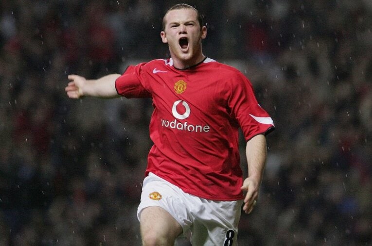 2004年プレミアリーグ、アーセナル戦でゴールを決めたマンチェースター・ユナイテッドのルーニー ／ photograph by Getty Images